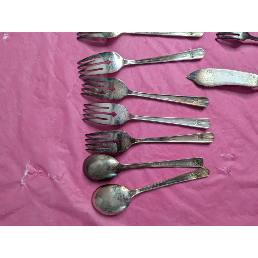 20 Lot WM A Rogers A1 Plus Onieda ltd tudor Silver plated flatware spoons forks‎